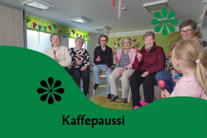 Kuvassa iloisia ihmisiä