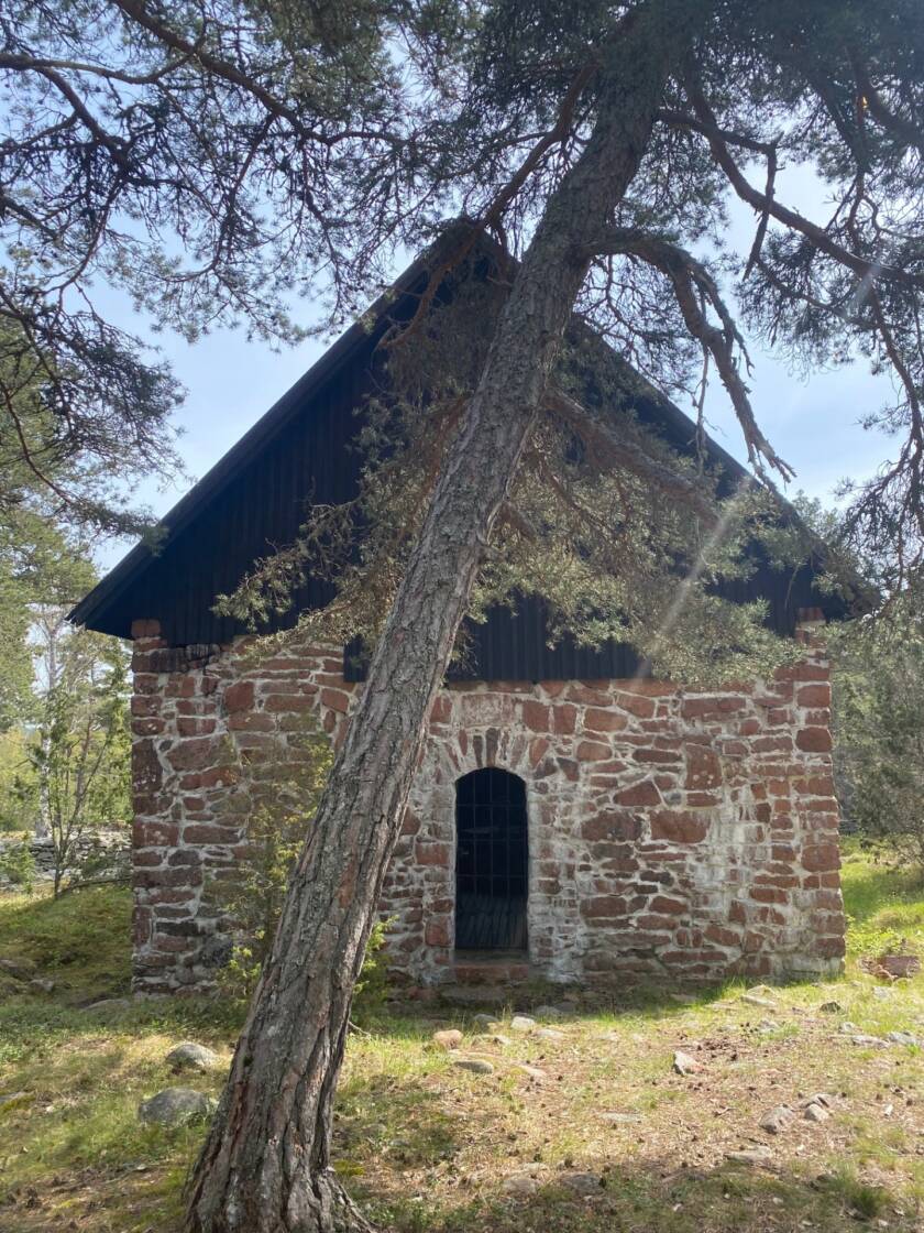 Lemböten Pyhän Olavin kappeli ulkoa