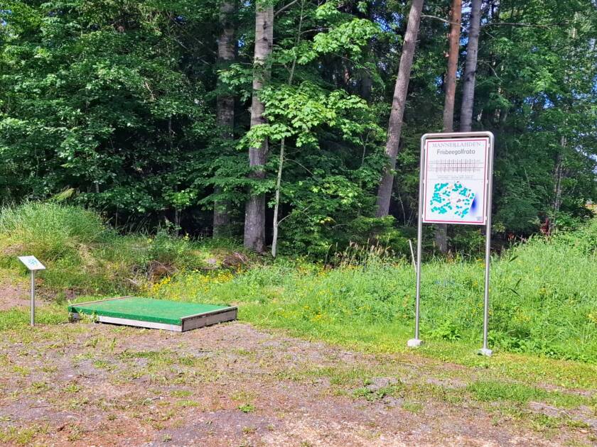 Mannerlahden fresbeegolf radan alku
