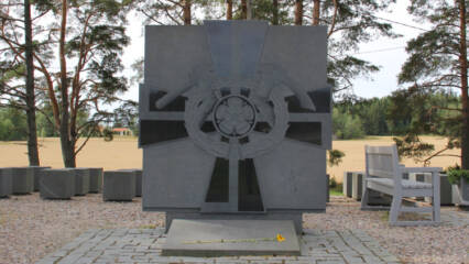 Askaisten Ritaripuisto. Kuva: Wikipedia, https://fi.wikipedia.org/wiki/Tiedosto:Askaisten_Ritaripuisto_kunniakivi.jpg