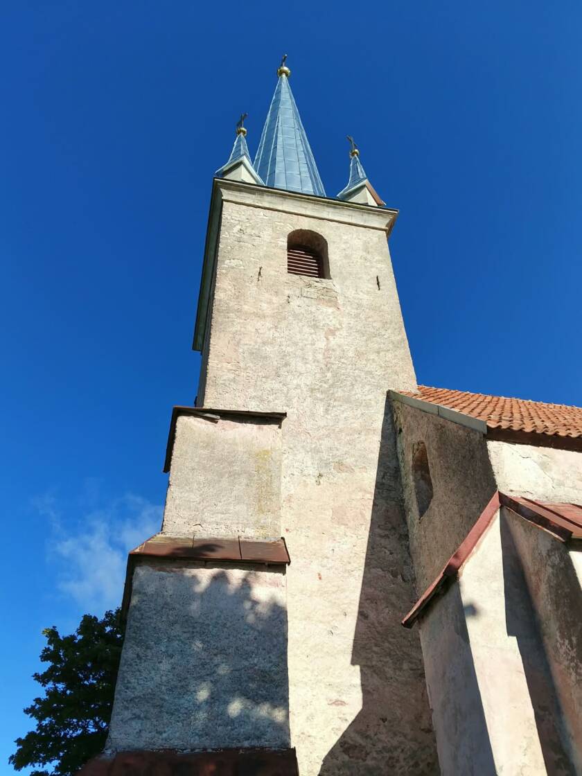 Harju- Madisen uusittu kirkon torni.